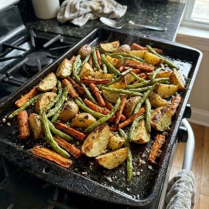 Sheet Pan Garlic Herb Roasted Potatoes, Carrots, and Green Beans